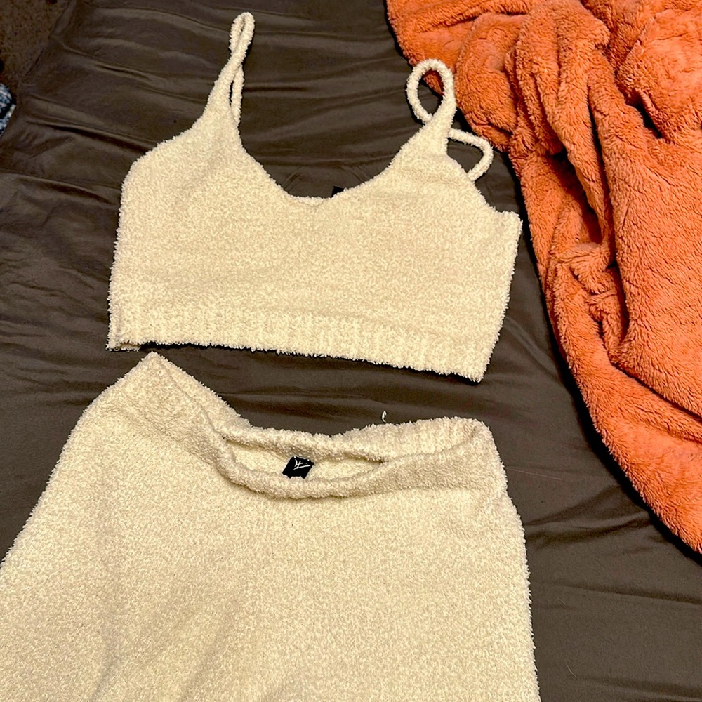 windsor two piece fluffy set